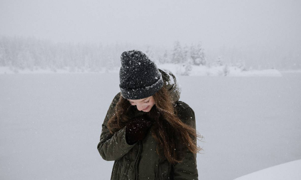 Врач привела веский аргумент в пользу ношения перчаток зимой